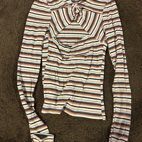 Hollister Crop Top - Picture 2 of 3